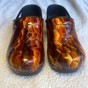 Dansko patent leather snakeskin clogs size 37/6